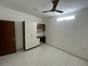 Room in 2.5 BHK Apartment at Aparna Sarovar Zenith, Nallagandla – for Rent