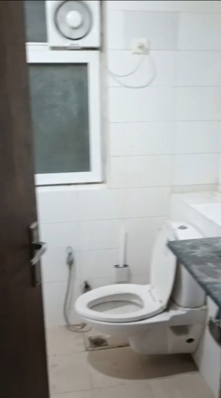 Bathroom, bptp-park-grandeura 3.5 Bedroom 2032 Sq.Ft. Apartment In Sector 82 Faridabad 9721652