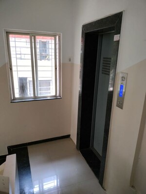 Lift in 2 BHK Apartment at Bavdhan – for Rent