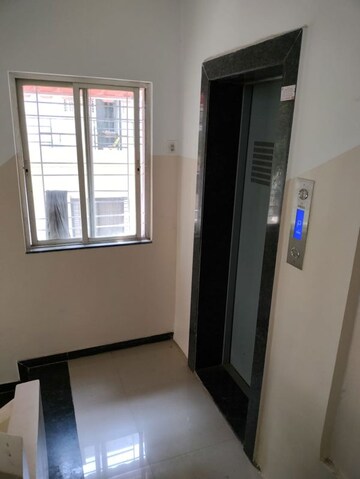 Lift in 2 BHK Apartment at Bavdhan – for Rent