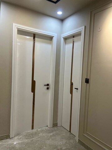 Building Lobby in 3 BHK Builder Floor at Sector 52 – for Sale