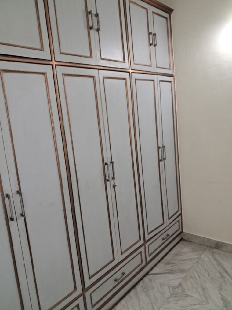 Room, sector 4 4 Bedroom 160 Sq.Yd. Independent House In Sector 4 Gurgaon 9731510