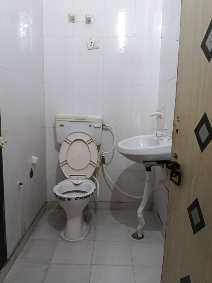 Bathroom, oceans-shri-sai-apartment 2 Bedroom 900 Sq.Ft. Apartment In Gt Road Ghaziabad 9731521