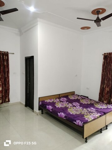 Bedroom in 3 BHK Builder Floor at Gomti Nagar – for Rent