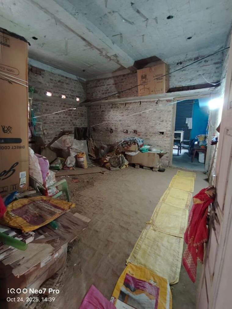  Parking, suri 4 Bedroom 2300 Sq.Ft. Independent House In Suri Birbhum 9631189