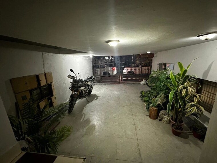  Parking, greater kailash i 3 Bedroom 1800 Sq.Ft. Builder Floor In Greater Kailash I Delhi 9731593