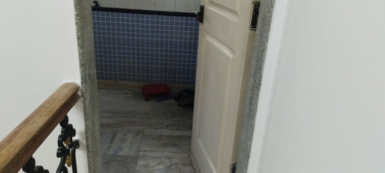 Bathroom, kamal-apartment-teen-hath-naka 3 Bedroom 1500 Sq.Ft. Apartment In Louis Wadi Thane 9731597