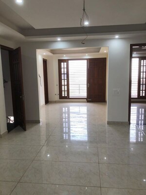Room in 3 BHK Builder Floor at Sushant Lok Iii – for Rent
