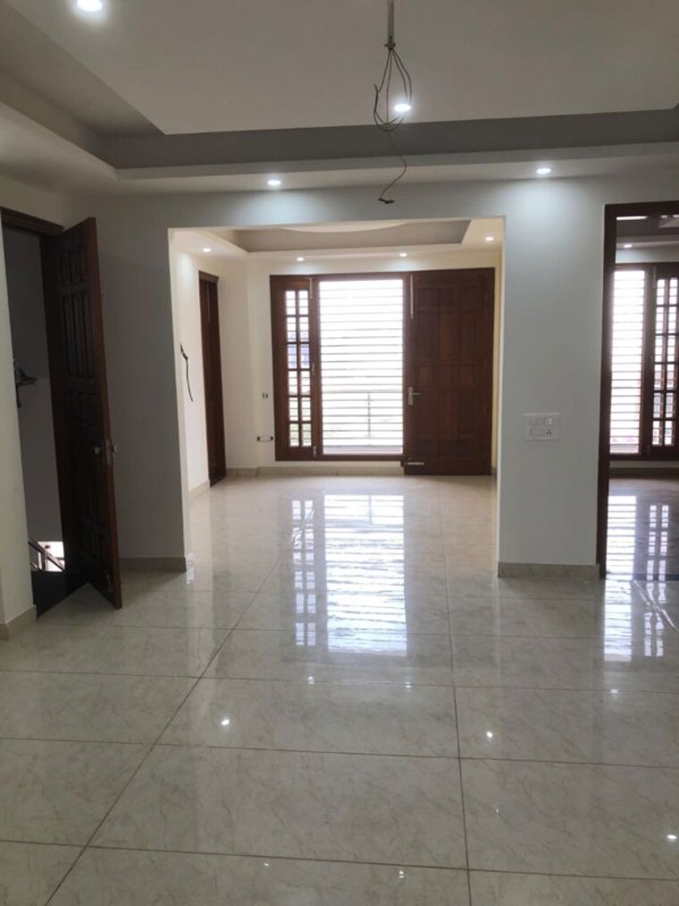 Room, sushant lok iii 3 Bedroom 250 Sq.Ft. Builder Floor In Sushant Lok Iii Gurgaon 9731599