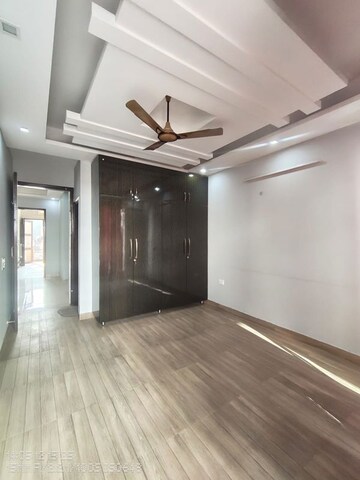 Room in 3 BHK Builder Floor at Sector 40 – for Rent