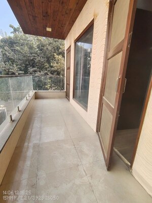 Balcony in 3 BHK Builder Floor at Sector 40 – for Rent