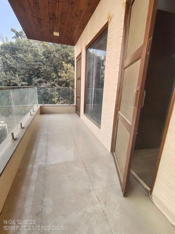 Balcony in 3 BHK Builder Floor at Sector 40 – for Rent