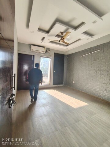 Room in 3 BHK Builder Floor at Sector 40 – for Rent