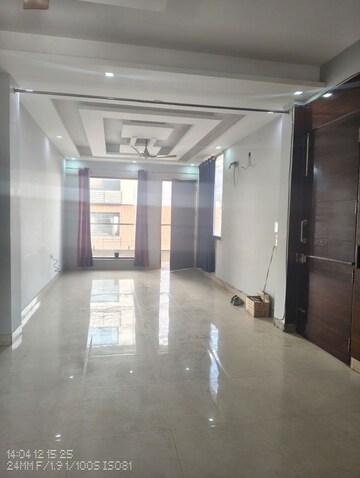 Building Lobby in 3 BHK Builder Floor at Sector 40 – for Rent