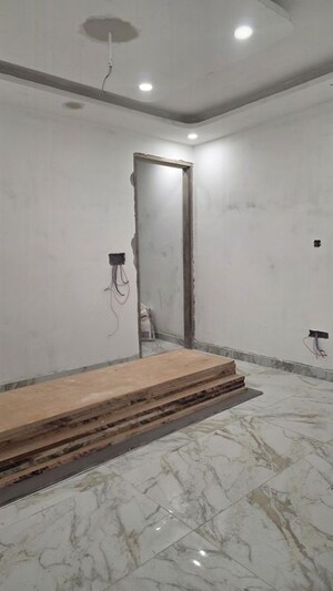 Room in 3 BHK Builder Floor at Sector 104 – for Sale