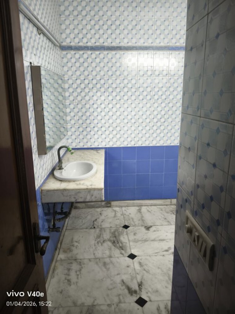 Bathroom, rwa-apartments-sector-39 2 Bedroom 162 Sq.Mt. Apartment In Sector 39 Noida 9731623