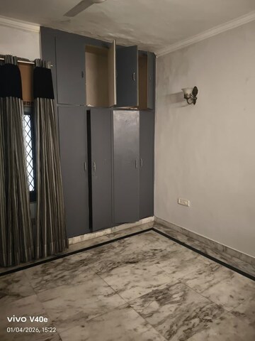 Room in 2 BHK Apartment at RWA Apartments Sector 39, Sector 39 – for Rent