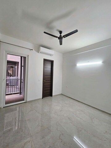 Room in 2 BHK Apartment at Smart World Orchard, Sector 61 – for Sale