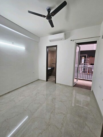 Room in 2 BHK Apartment at Smart World Orchard, Sector 61 – for Sale