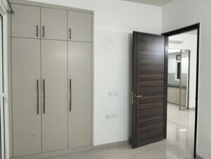 Room in 2 BHK Apartment at Smart World Orchard, Sector 61 – for Sale