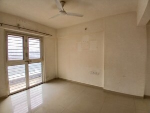 Room in 2 BHK Apartment at Kohinoor Zen Estate, Kharadi – for Rent
