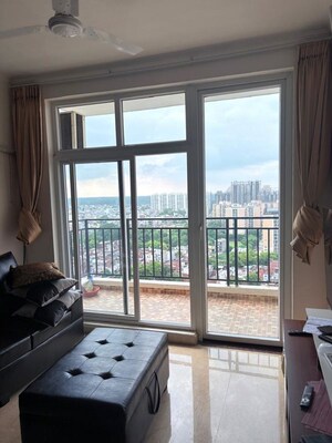 Living Room in 3 BHK Apartment at Gomti Nagar – for Rent