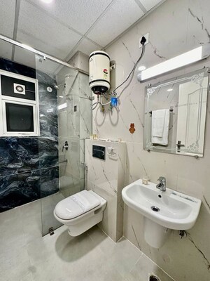 Attached Bathroom in 3 BHK Apartment at Gomti Nagar – for Rent