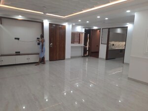 Room in 3.5 BHK Builder Floor at BPTP Eden Estate, Sector 81 – for Rent