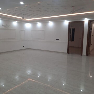 Kitchen in 3.5 BHK Builder Floor at BPTP Eden Estate, Sector 81 – for Rent