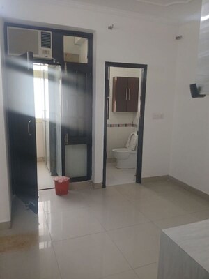 Bathroom in 3 BHK Builder Floor at Unitech The Residences Sector 33, Sector 33 – for Rent