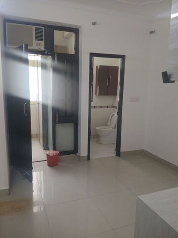 Bathroom in 3 BHK Builder Floor at Unitech The Residences Sector 33, Sector 33 – for Rent