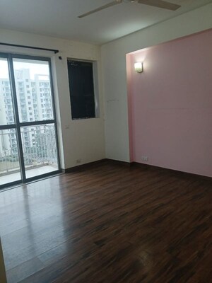 Room in 3 BHK Builder Floor at Unitech The Residences Sector 33, Sector 33 – for Rent