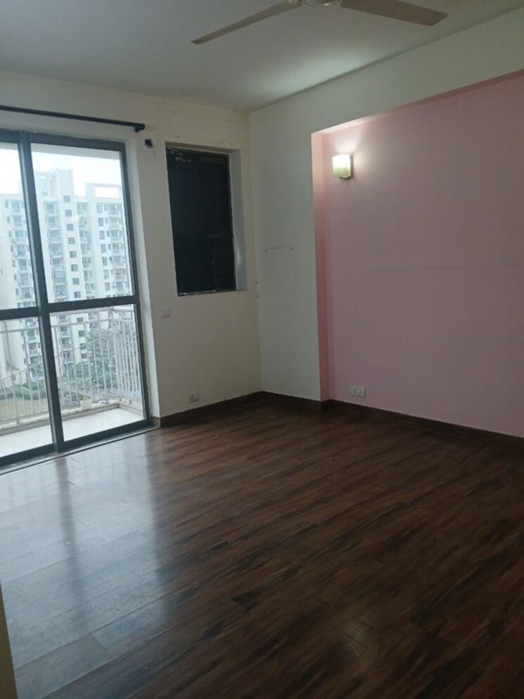 Room, unitech-the-residences-sector-33 3 Bedroom 1800 Sq.Ft. Builder Floor In Sector 33 Gurgaon 9731703