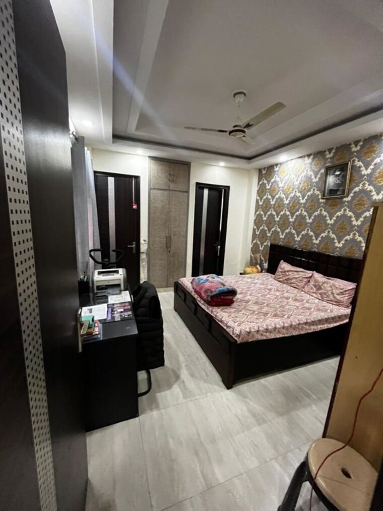 Bedroom, sushant lok iii 3 Bedroom 263 Sq.Yd. Builder Floor In Sushant Lok Iii Gurgaon 9731706