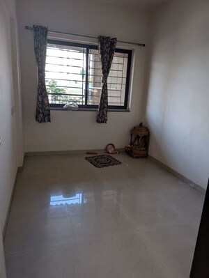 Room in 2.5 BHK Apartment at Kalpataru Estate, Pimple Gurav – for Rent
