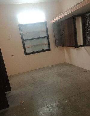 Room in 1 BHK Independent House at Aliganj – for Rent