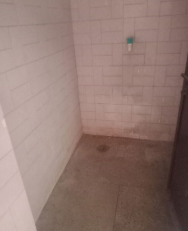 Bathroom, aliganj 1 Bedroom 750 Sq.Ft. Independent House In Aliganj Lucknow 9731778