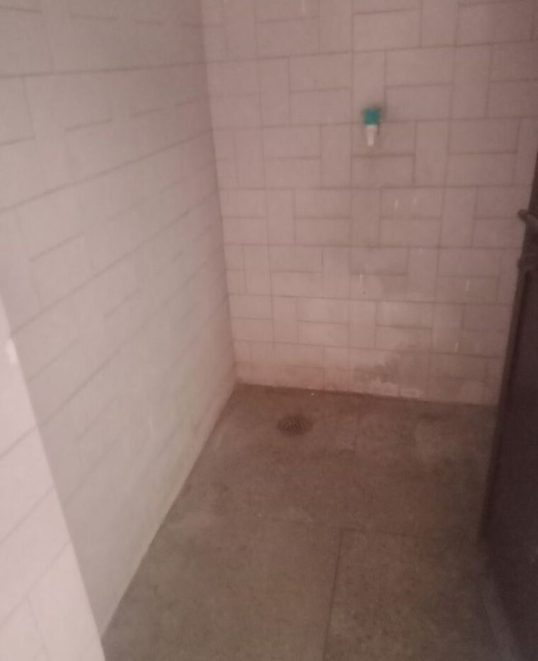 Bathroom, aliganj 1 Bedroom 750 Sq.Ft. Independent House In Aliganj Lucknow 9731778