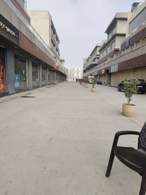 Retail Shop For Sale in 83 Avenue Oodles Sky Walk