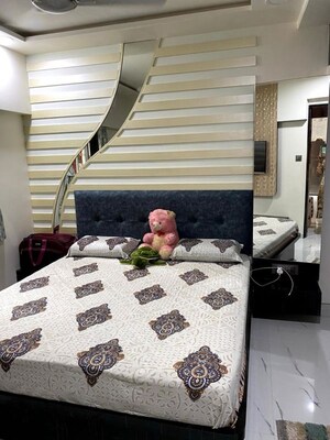 Bedroom in 2.5 BHK Apartment at Evershine Crown, Kandivali East – for Rent