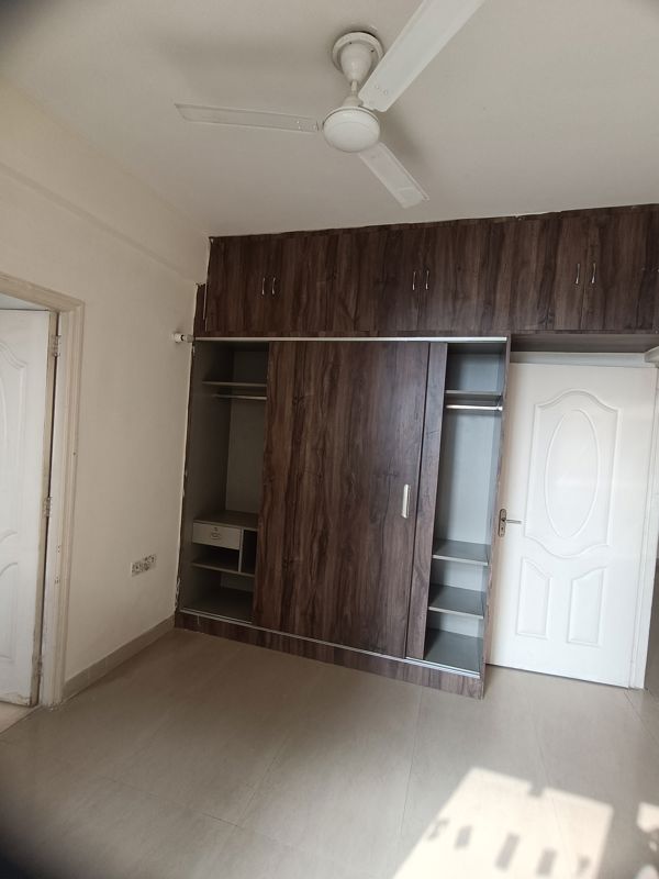 2 BHK Apartment For Rent in Shree Vardhman Mantra