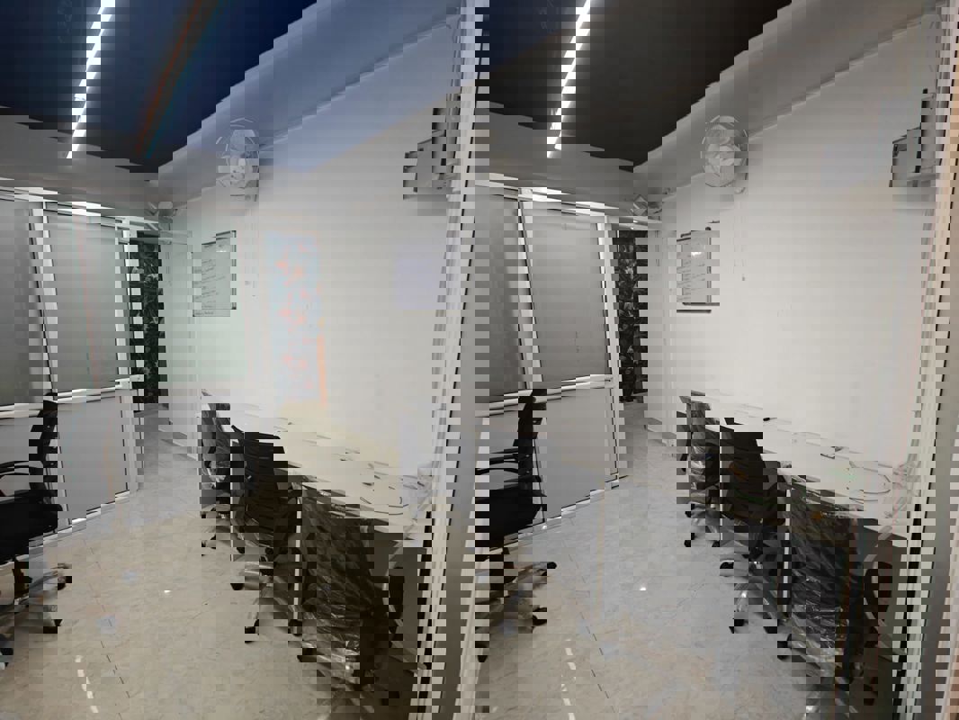 Office Space For Rent in Gaur City Mall