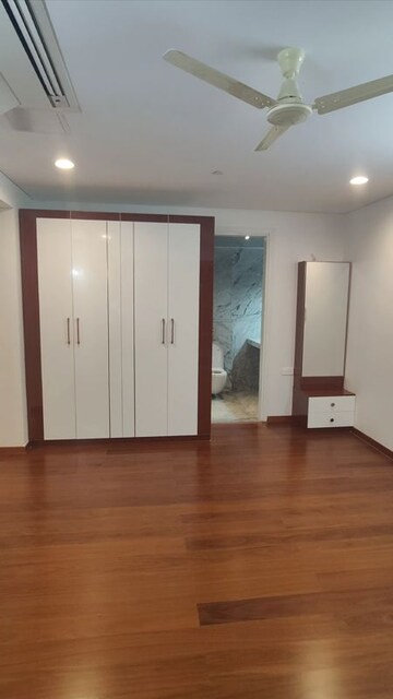 Room in 4 BHK Apartment at Wakad – for Rent