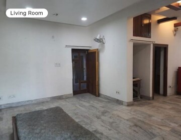 Room in 3 BHK Apartment at Butler Colony – for Sale