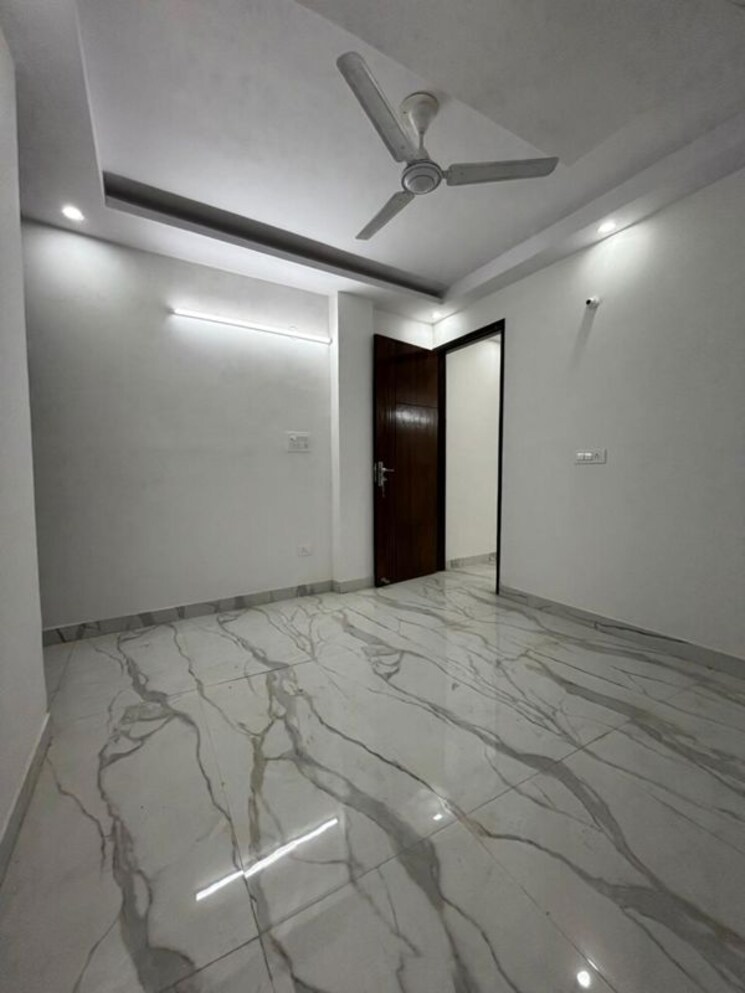 Room, govindpuri 3 Bedroom 90 Sq.Yd. Builder Floor In Govindpuri Delhi 9731823