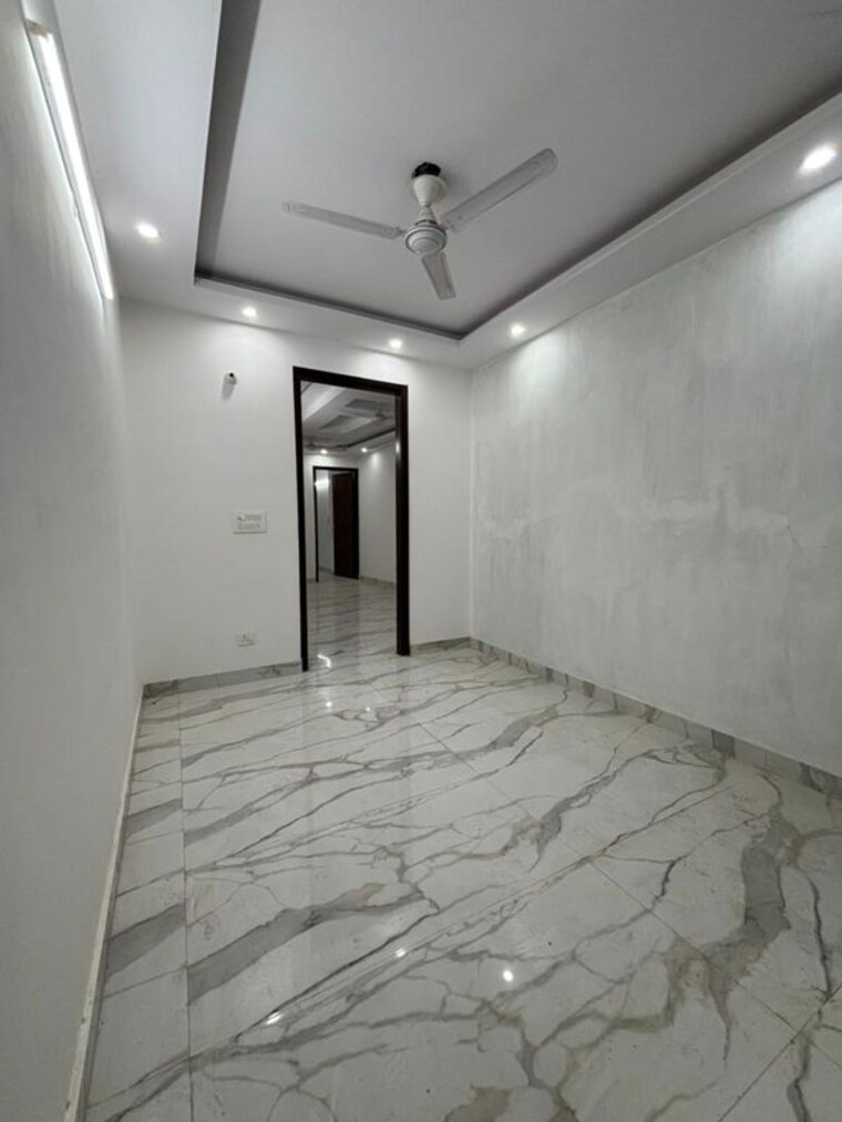 Room, govindpuri 3 Bedroom 90 Sq.Yd. Builder Floor In Govindpuri Delhi 9731823