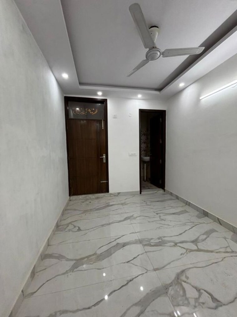 Room, govindpuri 3 Bedroom 90 Sq.Yd. Builder Floor In Govindpuri Delhi 9731823