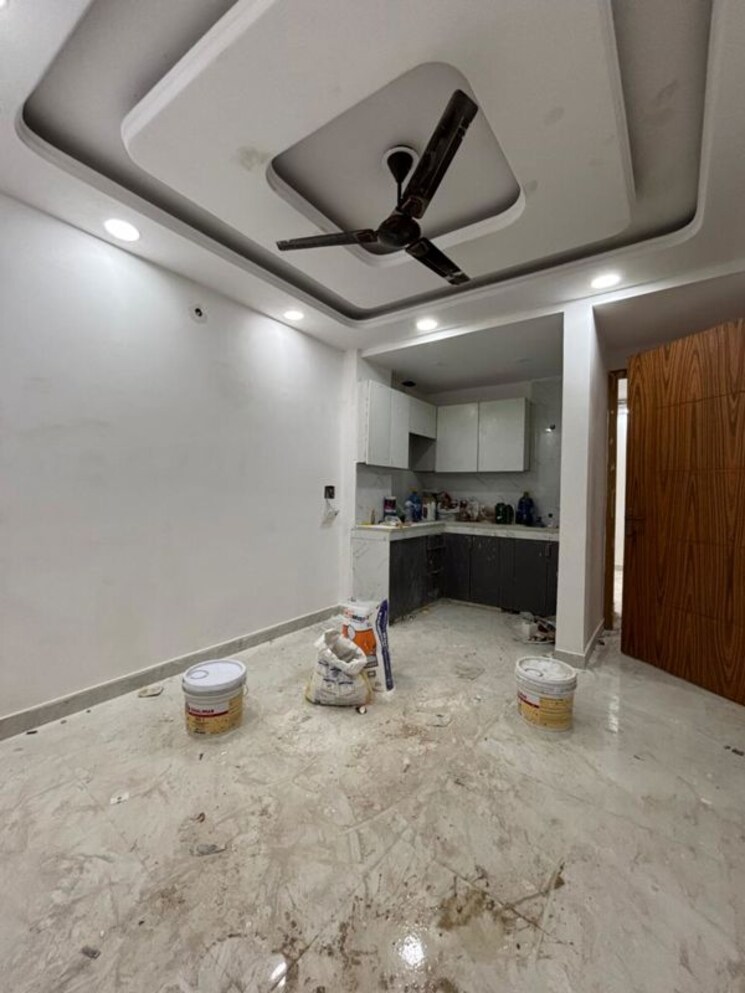  Parking, govindpuri 3 Bedroom 90 Sq.Yd. Builder Floor In Govindpuri Delhi 9731823