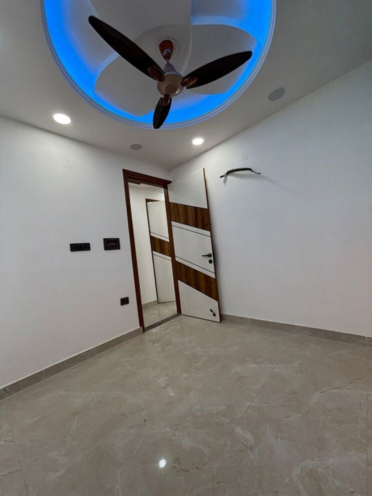 Room, govindpuri 3 Bedroom 90 Sq.Yd. Builder Floor In Govindpuri Delhi 9731823