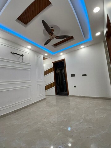 Furnished Amenities in 3 BHK Builder Floor at Govindpuri – for Sale